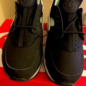 Women Nike Hurraches